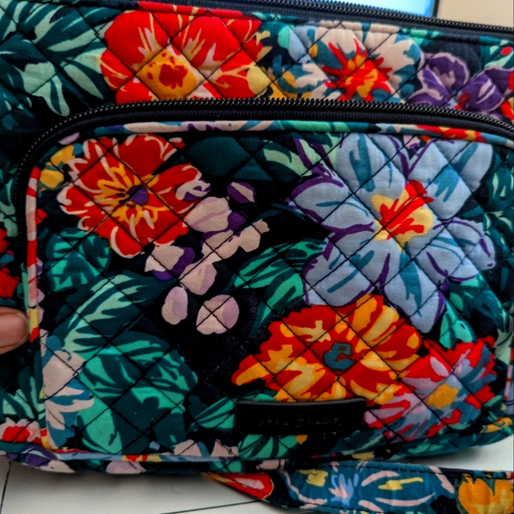 Vera Bradley Little Hipster - HAPPY BLOOMS + Zip ID case/Lanyard